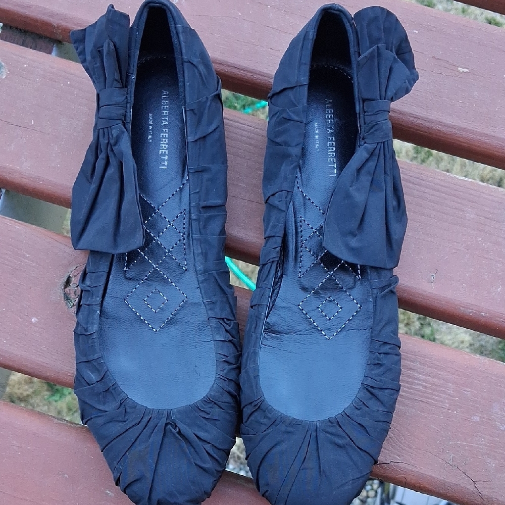 Alberta Ferretti Black Flats with Bow Detail